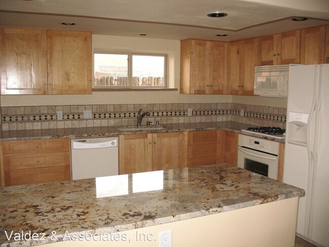 Building Photo - 2 br, 1 bath House - 819 Fayette Street