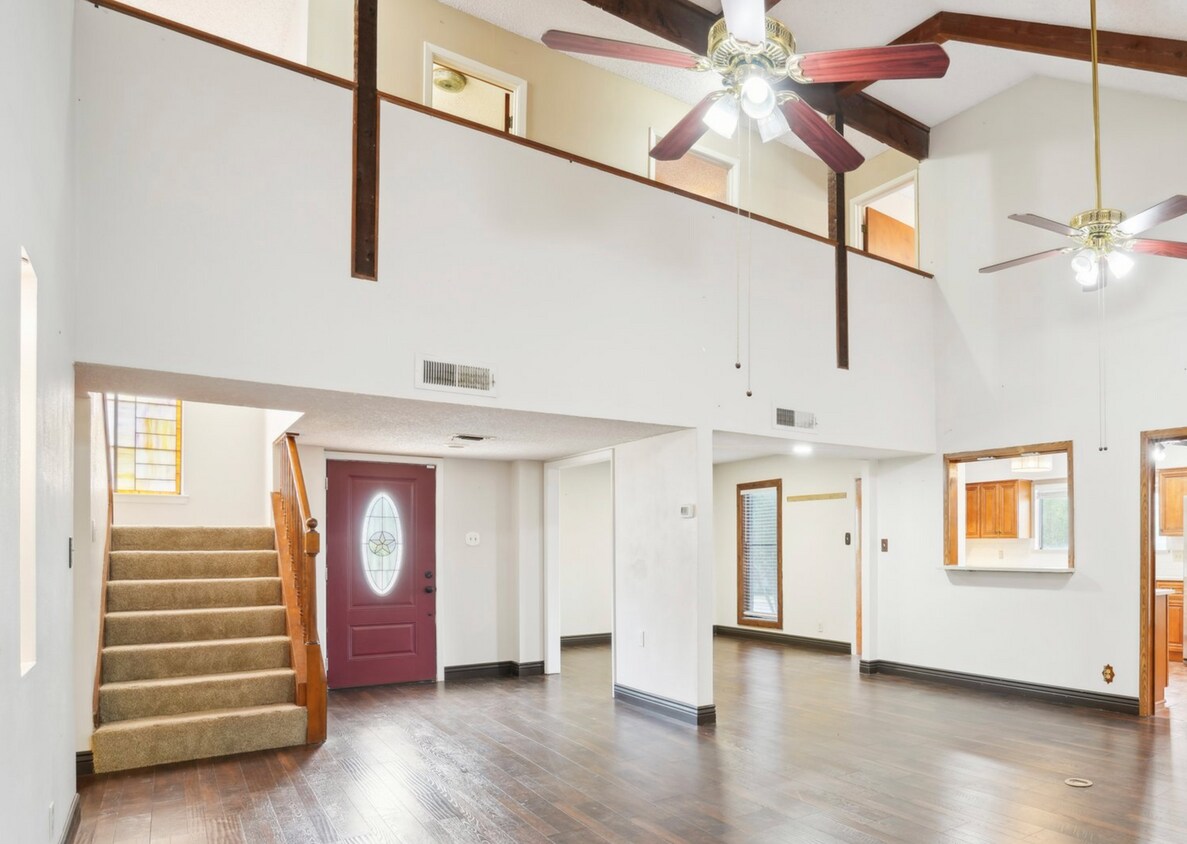 Beautiful Home Located in Thousand Oaks Move in Ready! - Beautiful Home Located in Thousand Oaks Mo...