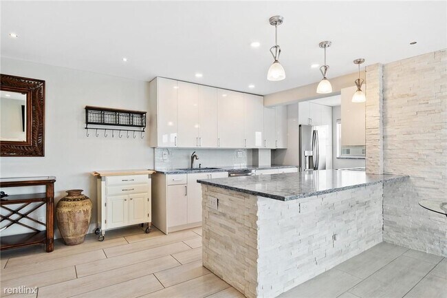 Foto del edificio - 2 br, 2 bath Condo - 1160 Hillsboro Mile A...