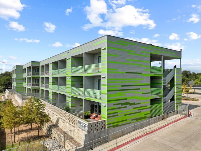 Foto del edificio - 4004 Banister Ln