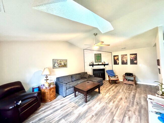 Foto del edificio - WELCOME HOME!!  3 bedroom/2 bath home in Redwing neighborhood