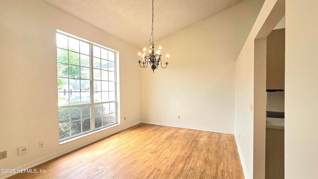 Foto del edificio - 8636 Charlesgate Cir N