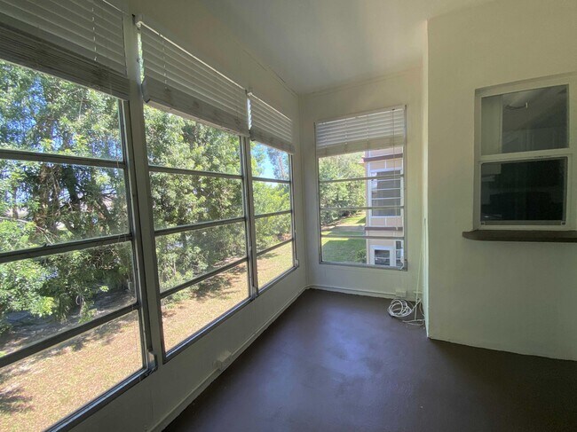 Building Photo - 3930 Crystal Lake Dr