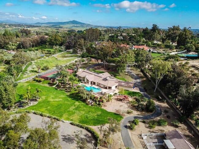 Building Photo - Beautiful Rancho Santa Fe Covenant home on...