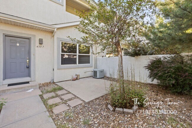 Foto del edificio - RECENTLY REMODELED 2BD TOWNHOME IN THE PIN...