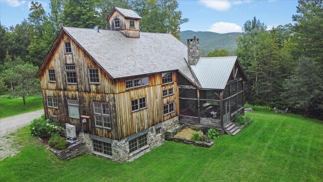 Foto del edificio - 36 Moses Pond Rd