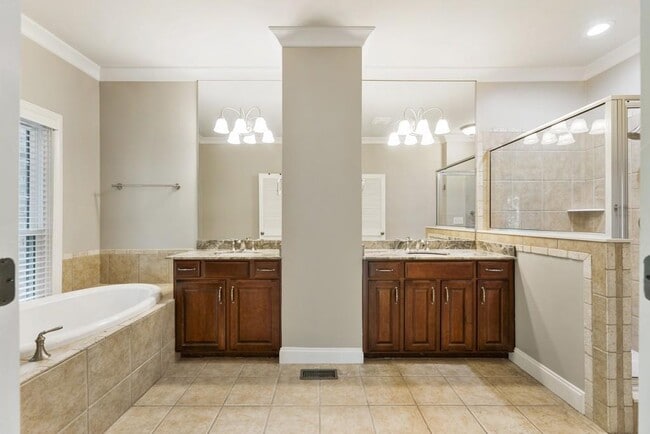 Foto del edificio - 6135 Vickery Creek Rd