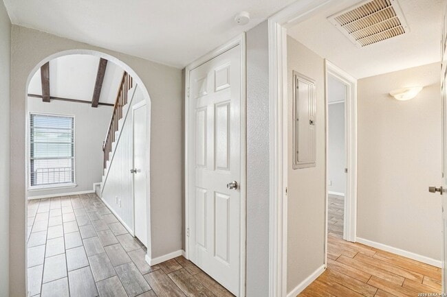 Foto del edificio - 6106 Vance Jackson Rd