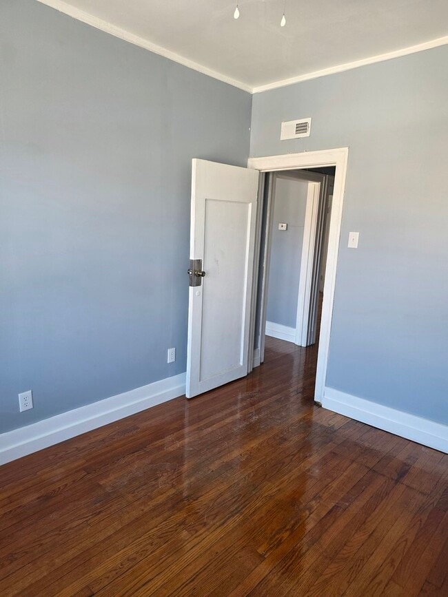 Foto del edificio - 1853 E 79th St