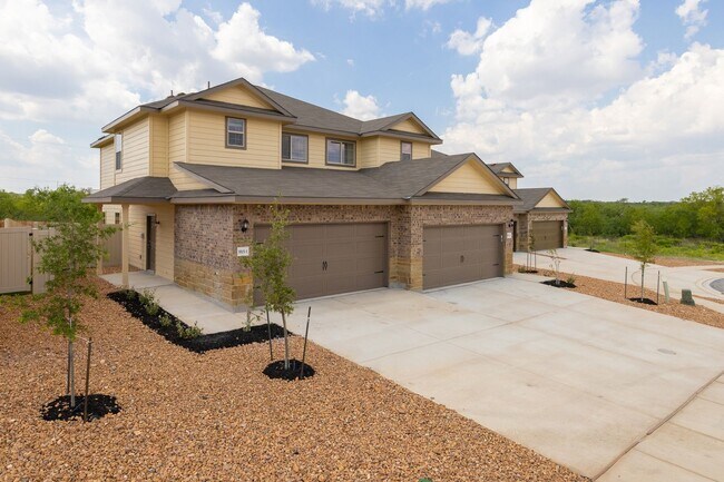 Foto del edificio - AVAILABLE NOW! GORGEOUS 3 BEDROOM DUPLEX L...
