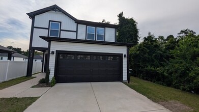 Building Photo - 418 Diversity Wy