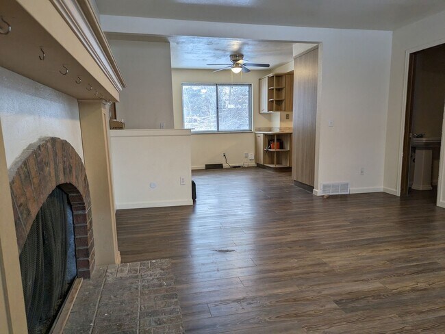 Building Photo - 11065 Pinyon Dr