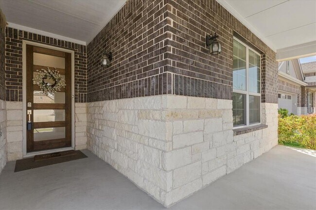 Building Photo - 432 Deerpath St