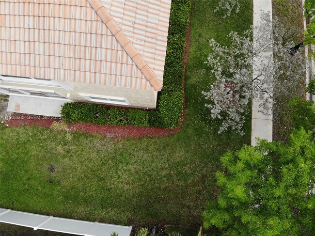 Building Photo - 15562 SW 50th Ct