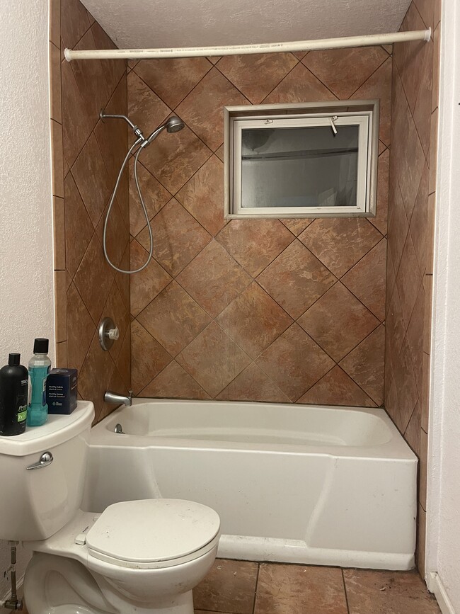 Bathroom - 505 W Jefferson St