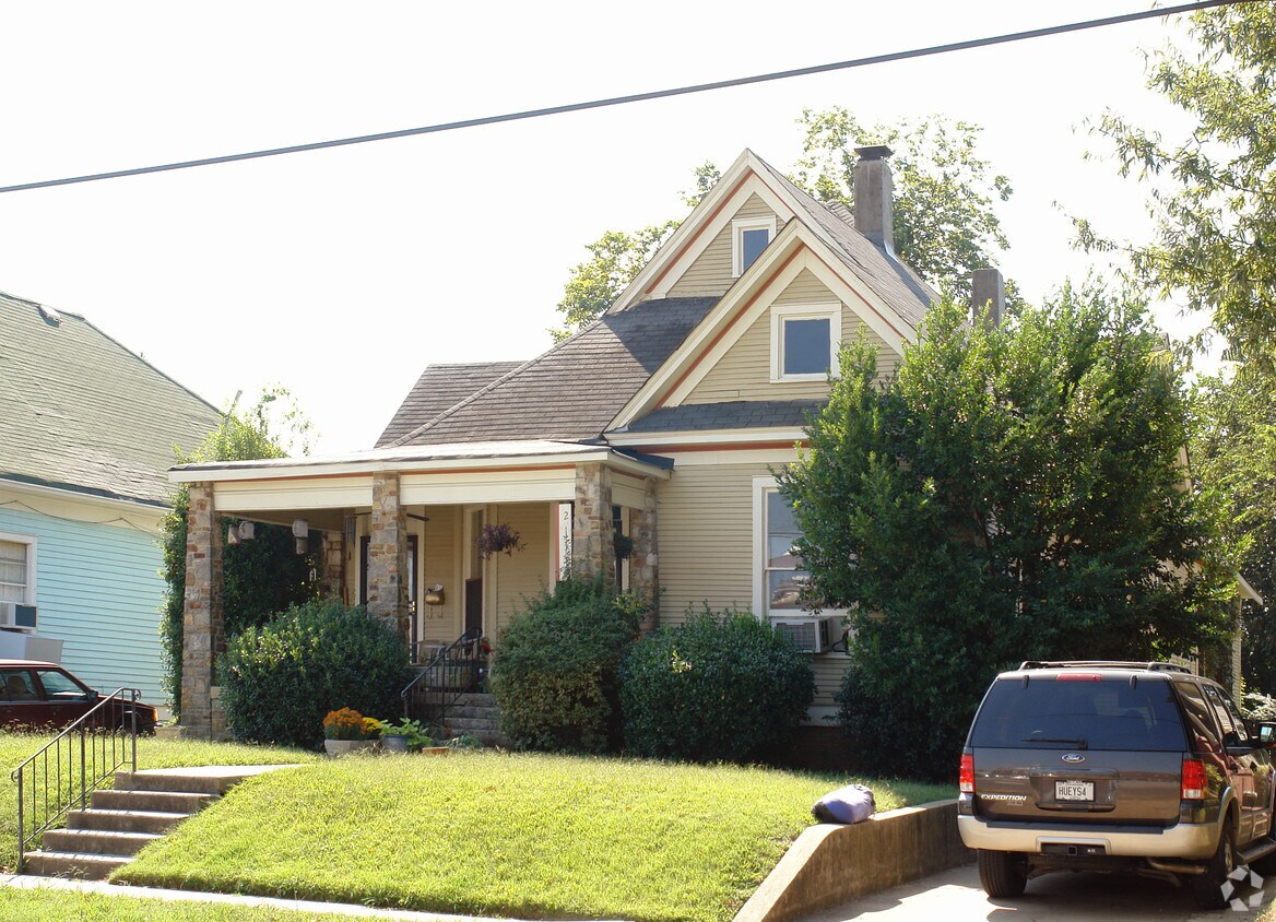 Building Photo - 2117 Linden Ave