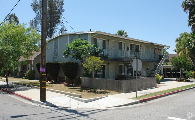 Building Photo - 609 S California Ave