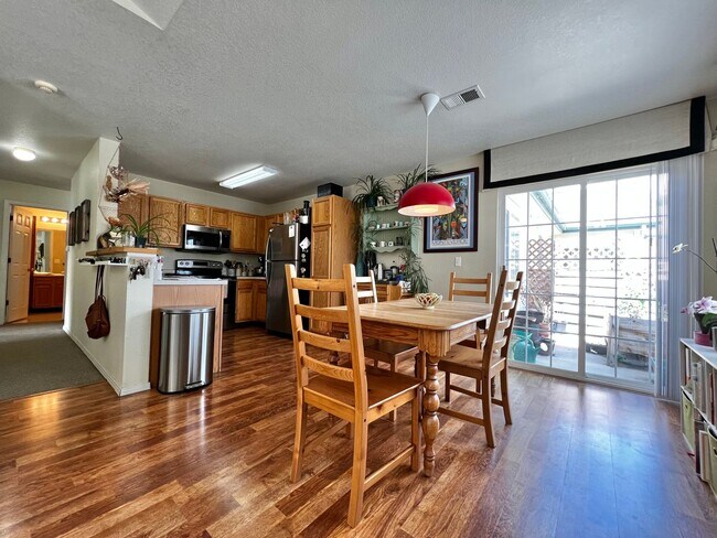 Building Photo - 3 bedroom 2 bathroom Condo in West Fort Co...