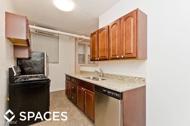 Foto del edificio - 1331 W Addison St