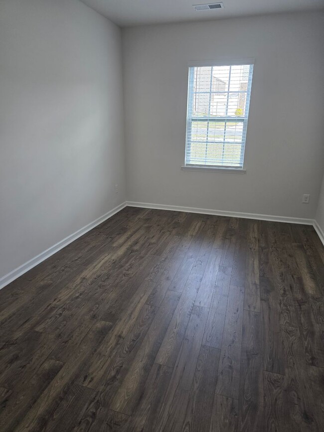 Building Photo - Corner Lot Rental Home with 4BR/2.5BA, Ful...