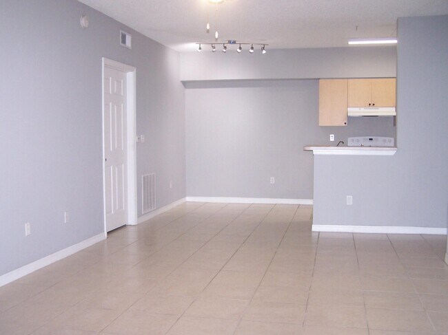 Building Photo - 10360 Fox Trail Rd S