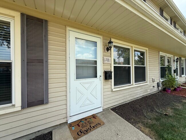 Building Photo - 1781 Queensbury Cir