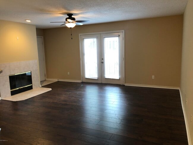 Building Photo - 13715 Richmond Park Dr N