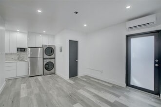 Building Photo - 511 SW 15th St