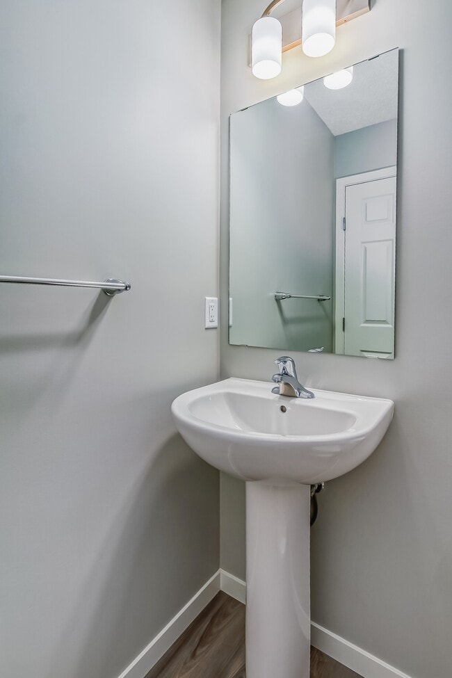 Building Photo - 15675-15618 18 Ave SW