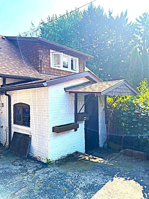 Foto del edificio - 2423 Birchwood Ln