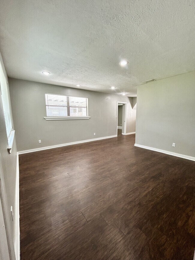 Foto del edificio - 6724 Zircon Dr