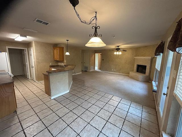 Building Photo - 616 N Ave C