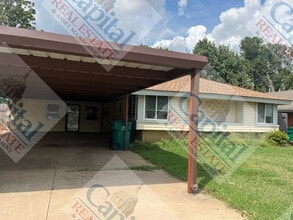 Building Photo - 2729 SW 66th St