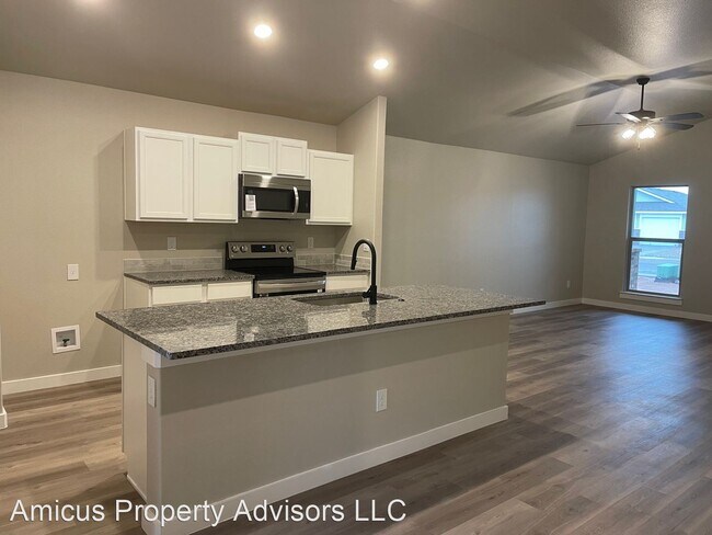 Building Photo - 3 br, 2 bath House - 406 E. 31st Street