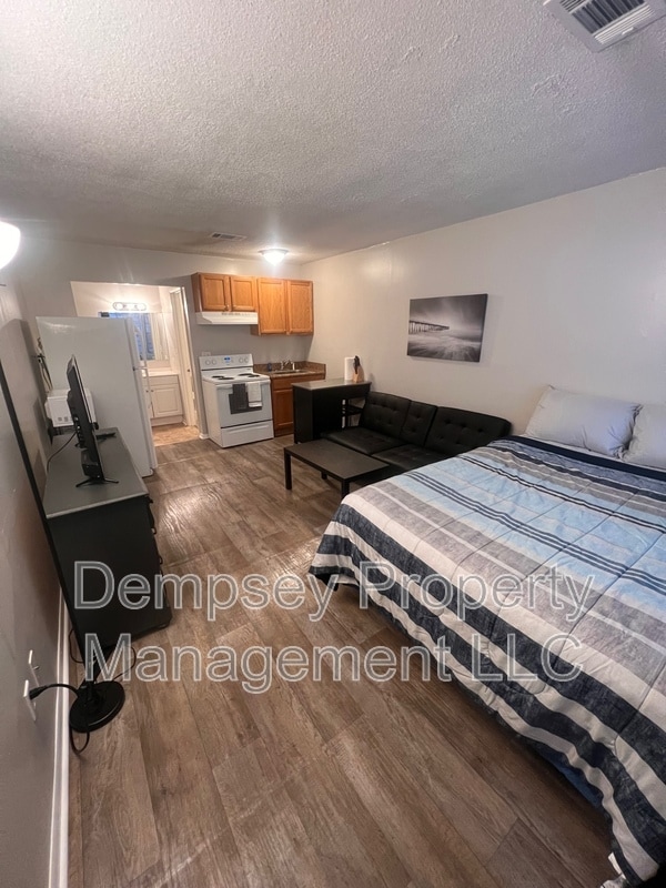 Photo - 139 39th Street East - 11