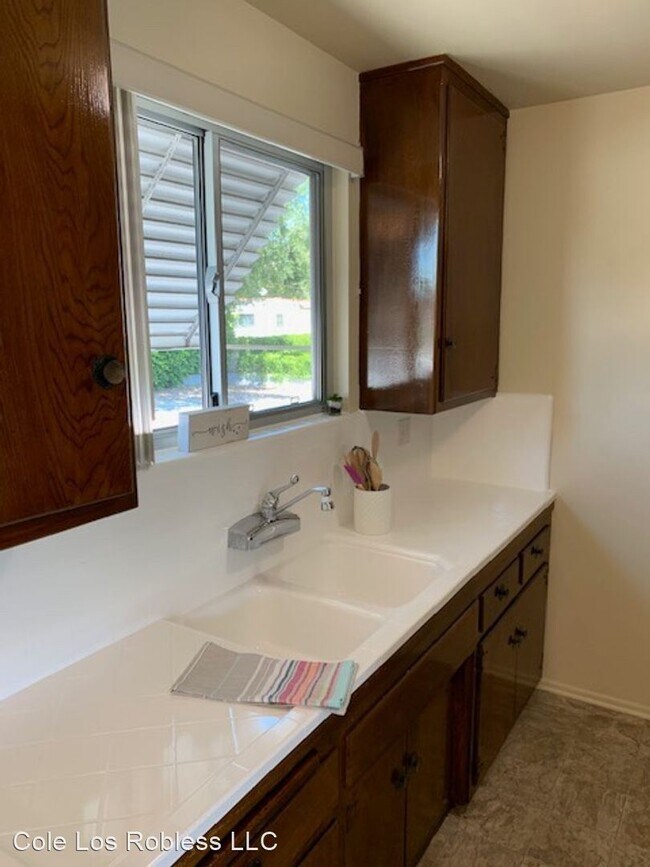 Building Photo - 475 S Los Robles Ave