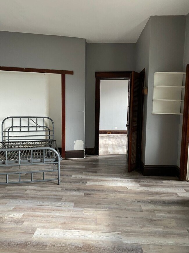 Foto del edificio - Nicely updated Studio Apartment