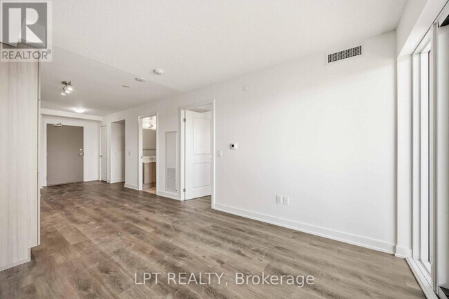 Photo du bâtiment - 1010 Sandy Beach Rd