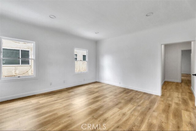 Foto del edificio - 586 W 12th St