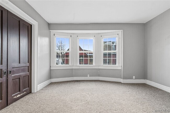 Foto del edificio - 2114 Seneca St