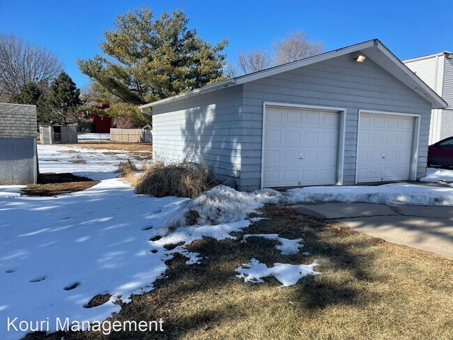 Foto del edificio - 3 br, 1 bath House - 2 Bennett Avenue