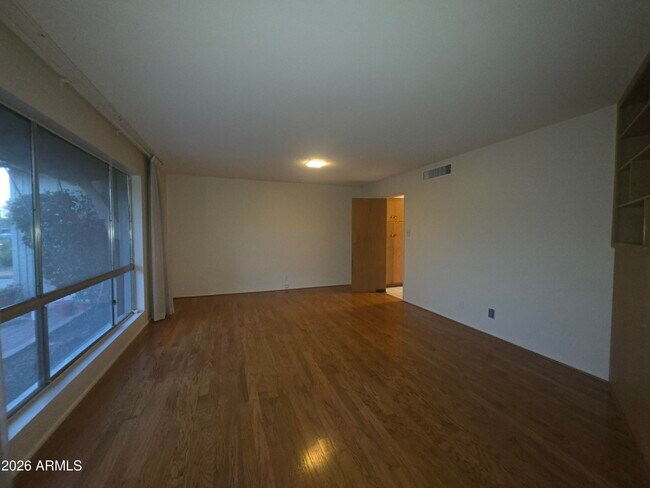Foto del edificio - 342 W Diana Ave