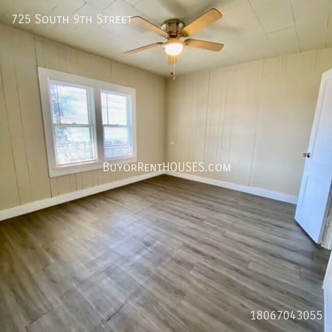 Building Photo - $499 Move-In Special (+ admin fee) + $0 De...