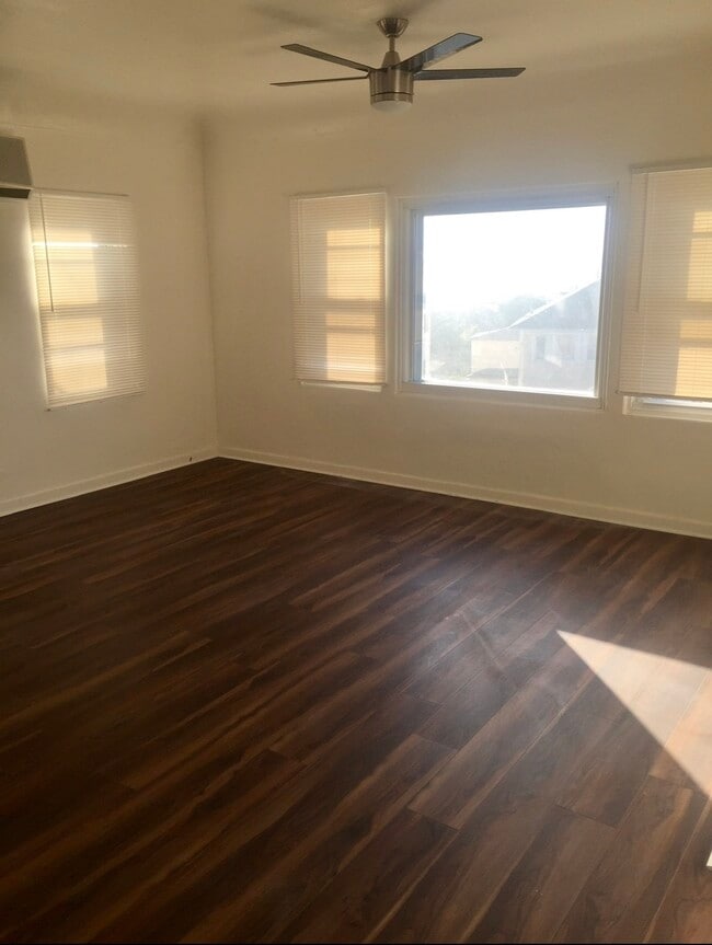 Building Photo - 2253 Curlew St