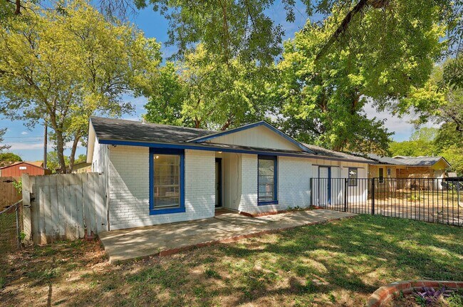 Building Photo - Spacious 3/2 home in South Austin
