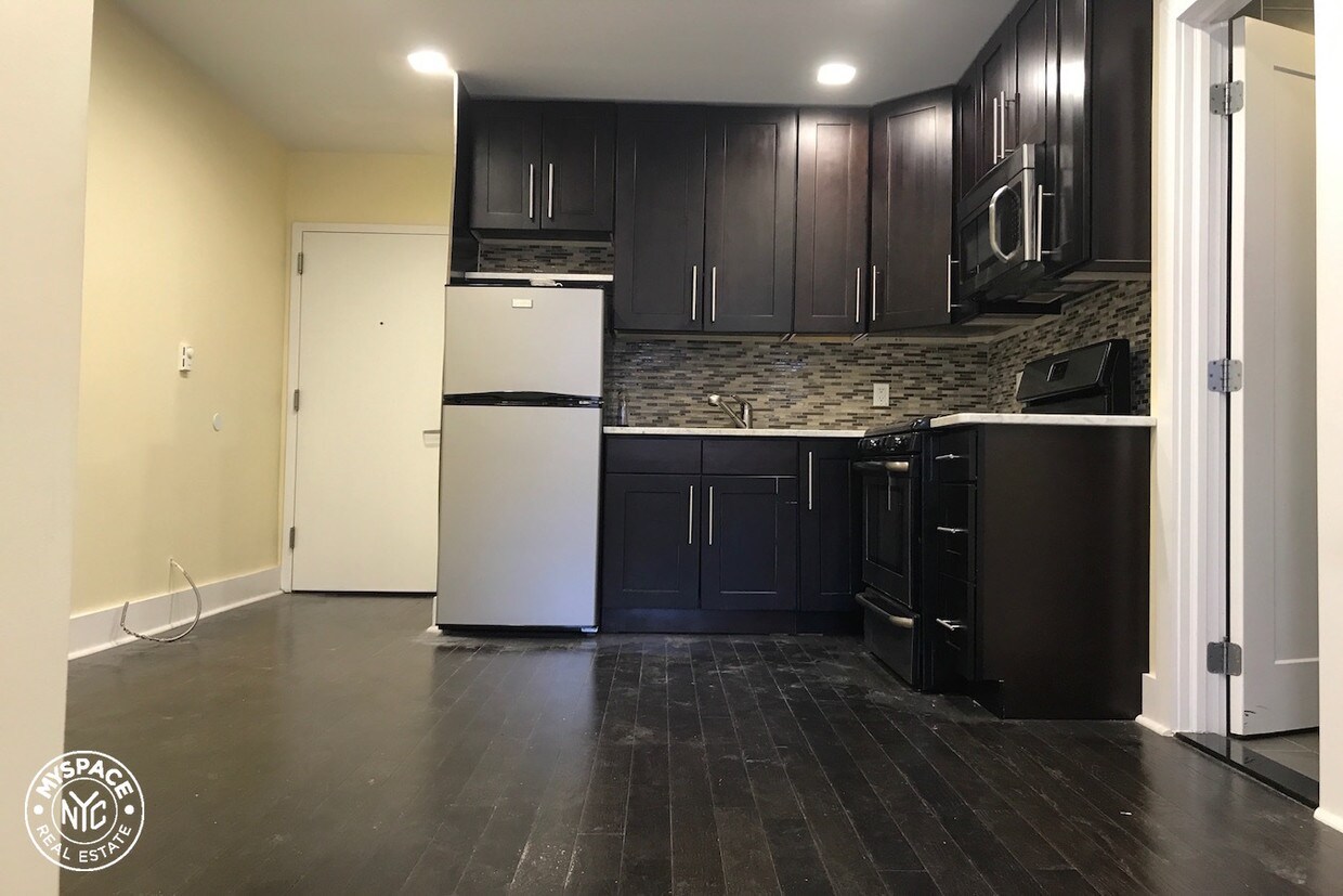 Foto principal - 1008 Coney Island Ave