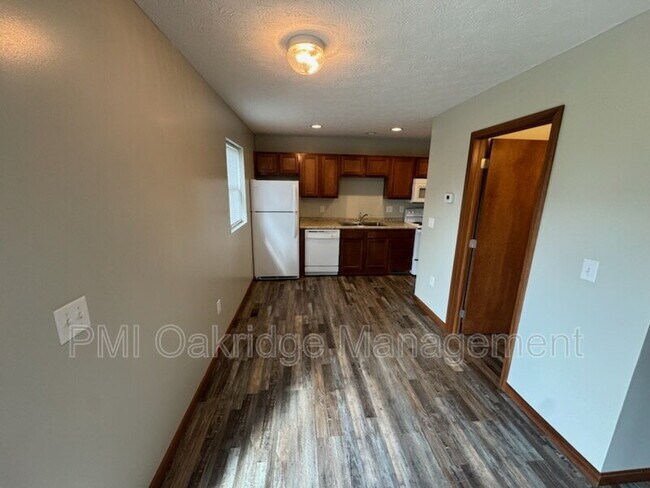 Foto del edificio - 729 Meadow Glen Ave