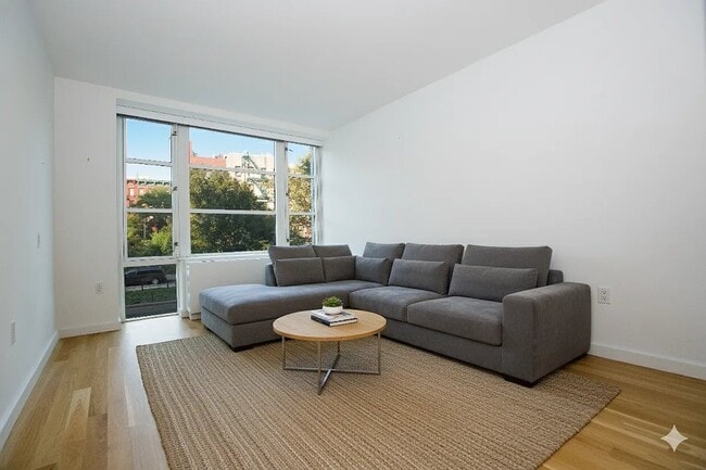 Building Photo - 331 E Houston St