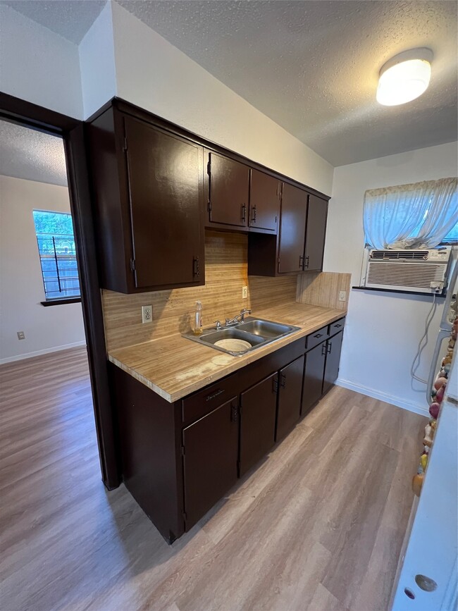 Building Photo - 2501 Cleburne St