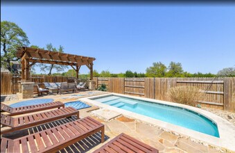 Building Photo - 1205 Half Hitch Trl